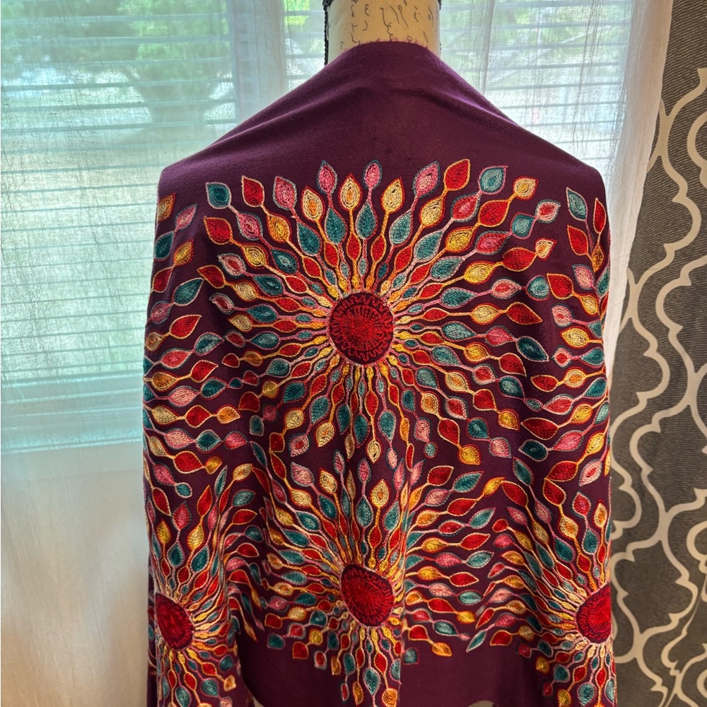 Colorful Embroidered wrap - Picture 2 of 10